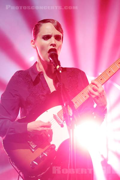 ANNA CALVI - 2013-09-26 - PARIS - Gaite Lyrique - 